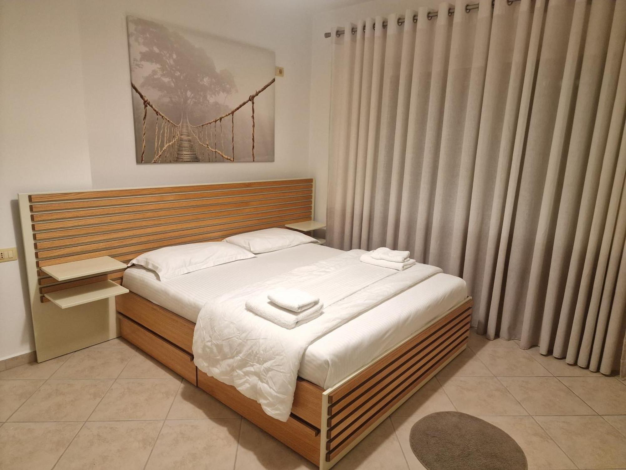 Beachfront Apartment Sarandë Esterno foto